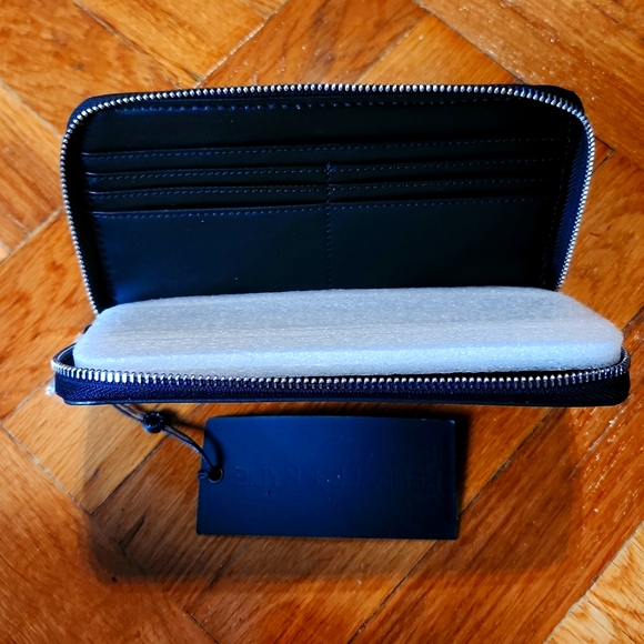 Kendal and Kylie Star Wallet - Picture 4 of 4